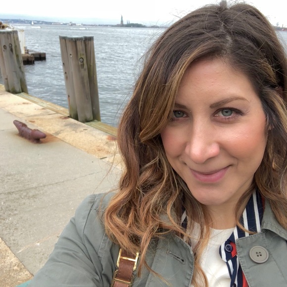 Meet your Posher, Danielle - Picture 2 of 2